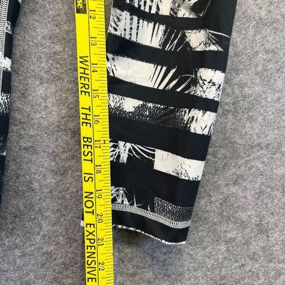 LULULEMON Leggings Size 6 Black White Striped Wunder Under Crop II Shady Palms - Picture 8 of 13